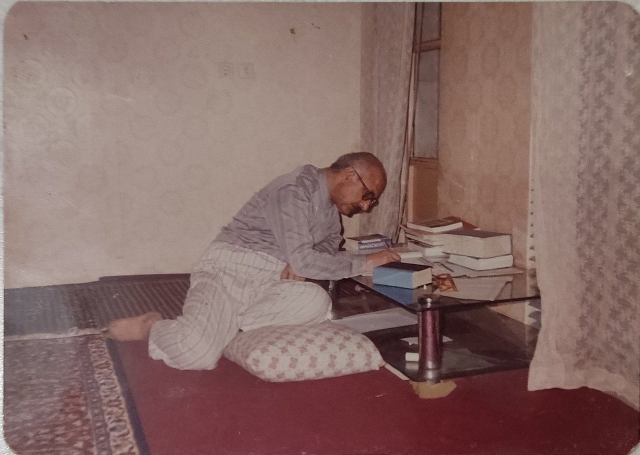 در حال نگارش کتاب